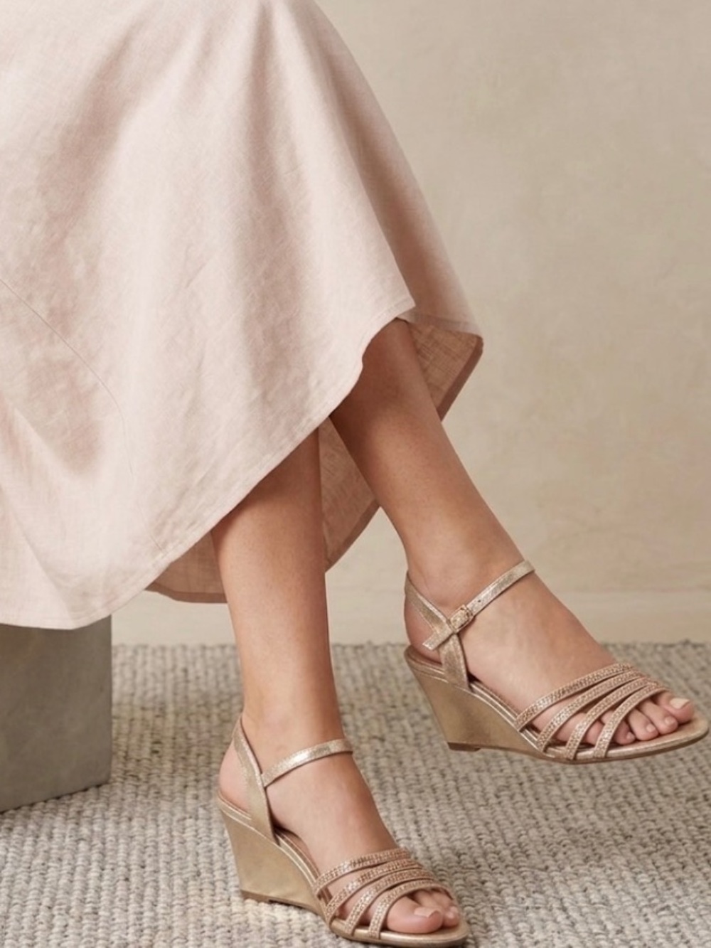 New In Box Kelly & Katie Glittering Champagne Gold Shoes